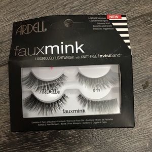 False eyelashes